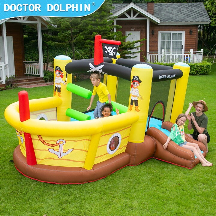 DOCTOR DOLPHINの海賊船型エアー遊具